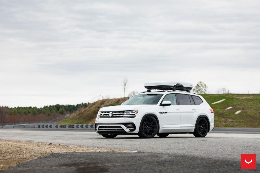  Volkswagen Atlas R-Line on Vossen Wheels (CV10) 2019 года  (фото 12 из 53)